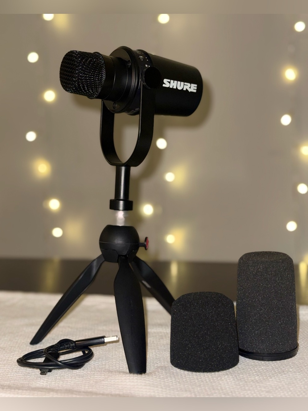 Shure MV7 Podcast Microphone & Mini Tabletop Tripod~Black~EUC!!!
